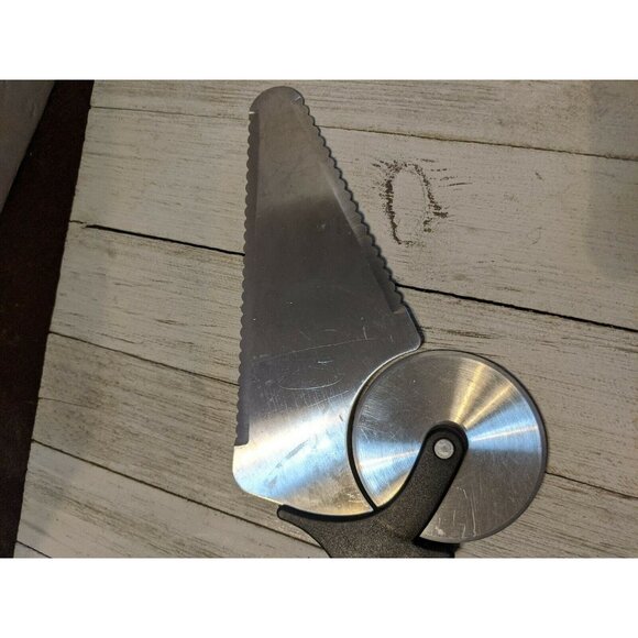 Black NuWave Flipper Pizza Server & Slicer - Picture 2 of 6